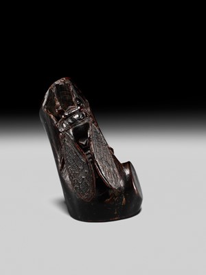 Lot 170 - KANMAN: A FINE UMIMATSU (SEA PINE) NETSUKE OF A CICADA ON A BRANCH