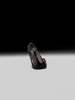 Lot 170 - KANMAN: A FINE UMIMATSU (SEA PINE) NETSUKE OF A CICADA ON A BRANCH
