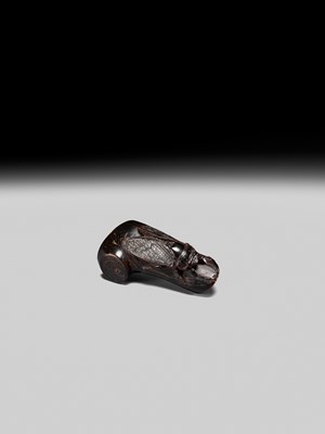 Lot 170 - KANMAN: A FINE UMIMATSU (SEA PINE) NETSUKE OF A CICADA ON A BRANCH