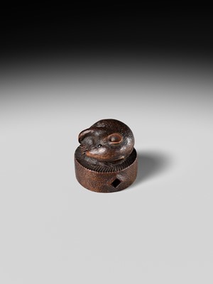 A SUPERB NAGOYA SCHOOL WOOD NETSUKE OF RAT ON A CHAUSU TEA MILL