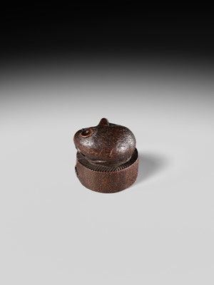 A SUPERB NAGOYA SCHOOL WOOD NETSUKE OF RAT ON A CHAUSU TEA MILL