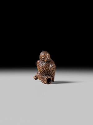 Lot 180 - A FINE NAGOYA SCHOOL WOOD NETSUKE OF AN OWL WITH MOVABLE OWLET