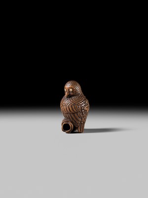 Lot 180 - A FINE NAGOYA SCHOOL WOOD NETSUKE OF AN OWL WITH MOVABLE OWLET
