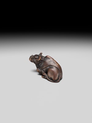Lot 191 - ITTAN: A FINE WOOD NETSUKE OF A RECUMBENT OX