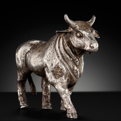 Lot 373 - A FINE REPOUSSÉ SILVER FIGURE OF A BULL, 1ST MILLENNIUM BC