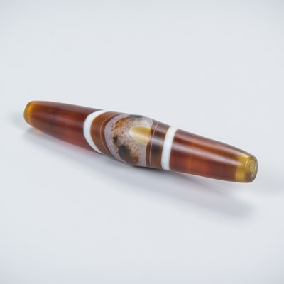 Lot 1003 - A RARE BANDED AGATE BEAD, c. 9TH CENTURY