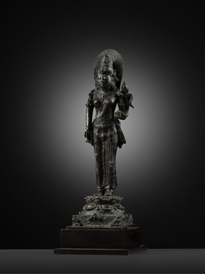 Lot 266 - A BRONZE FIGURE OF DEWI TARA, MAJAPAHIT PERIOD