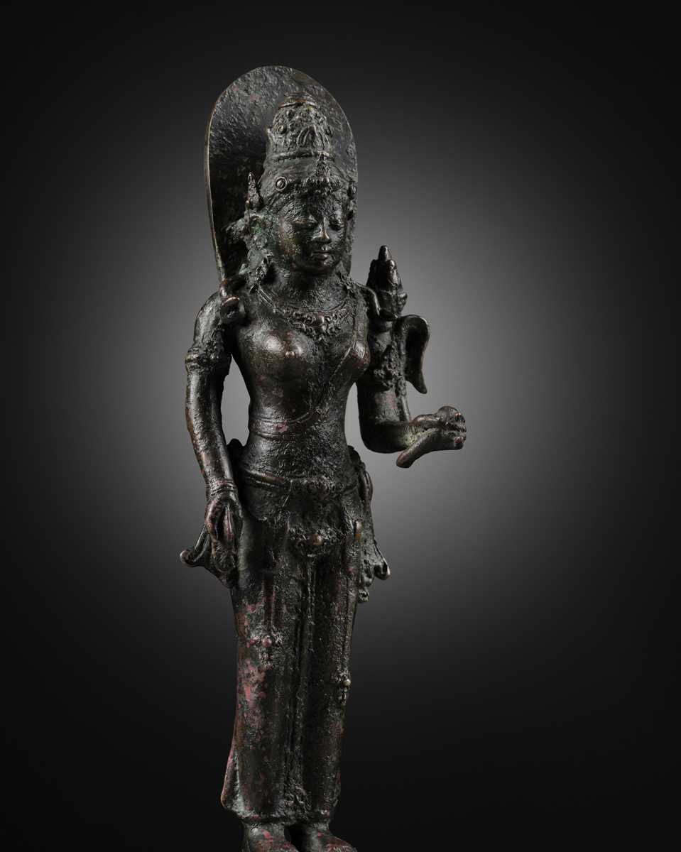 Lot 266 - A BRONZE FIGURE OF DEWI TARA, MAJAPAHIT PERIOD