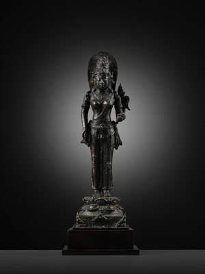 Lot 266 - A BRONZE FIGURE OF DEWI TARA, MAJAPAHIT PERIOD