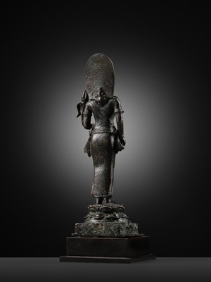 Lot 266 - A BRONZE FIGURE OF DEWI TARA, MAJAPAHIT PERIOD