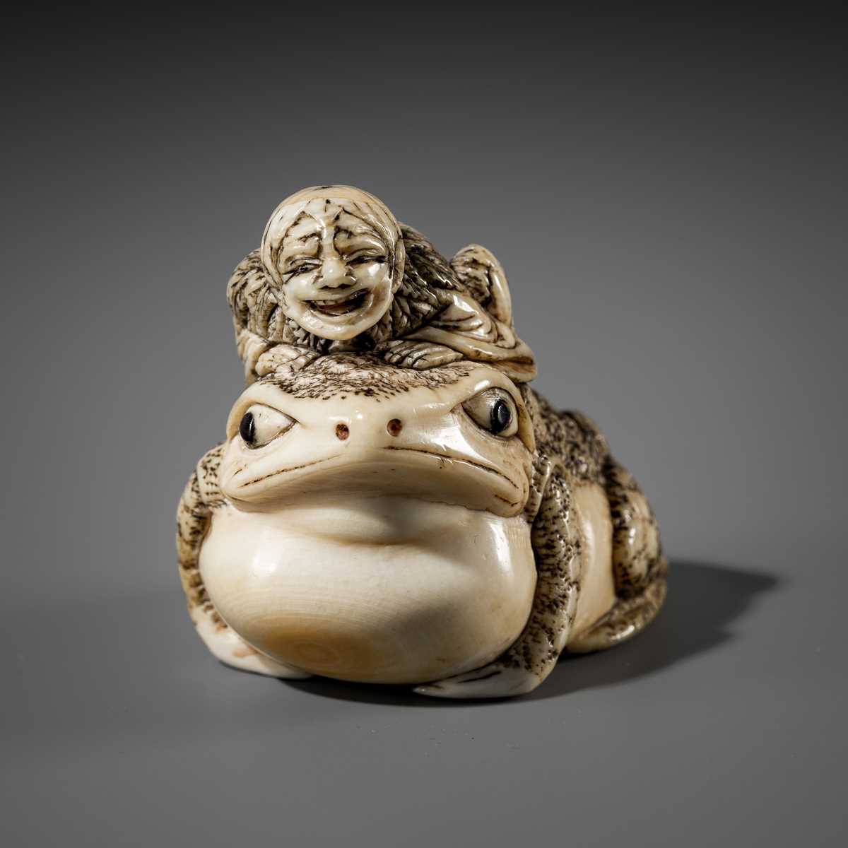 Lot 362 - AN OSAKA SCHOOL IVORY NETSUKE OF GAMA SENNIN ON A HUGE TOAD