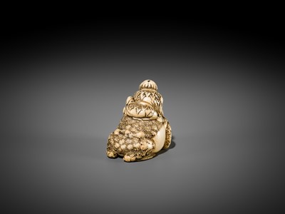 Lot 362 - AN OSAKA SCHOOL IVORY NETSUKE OF GAMA SENNIN ON A HUGE TOAD