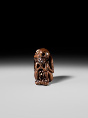 Lot 82 - A RARE AND UNUSUAL (TRICK) NETSUKE OF A MONKEY WITH YOUNG