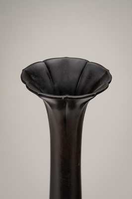 Lot 11 - A SIGNED LARGE BRONZE VASE WITH STYLIZED DECORATION