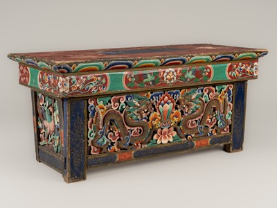 Lot 753 - A FOLDABLE POLYCHROME ALTAR TABLE, TCHOKTSÉ