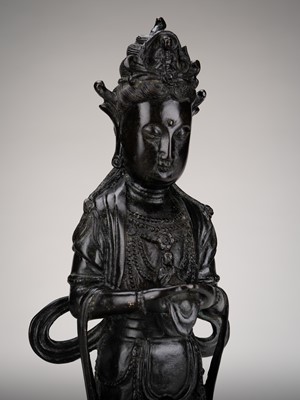 Lot 718 - A TALL BRONZE FIGURE OF GUANYIN, QING DYNASTY