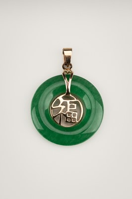 Lot 1852 - A JADEITE AND 18K GOLD LUCKY CHARM FU PENDANT