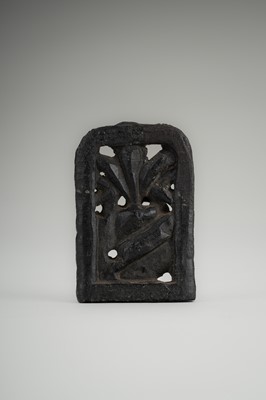 A SMALL STONE STELE OF DURGA SLAYING THE BUFFALO-DEMON MAHISHA, c. 16TH CENTURY