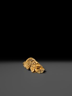 Lot 126 - A POWERFUL KYOTO SCHOOL IVORY NETSUKE OF SHOKI AND ONI