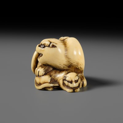 Lot 152 - HAKURYU: AN IVORY NETSUKE OF A TIGER AND CUB