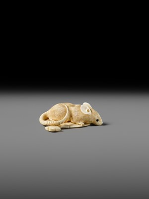 Lot 438 - MASATAMI: A FINE IVORY NETSUKE OF A RAT ON A FAN
