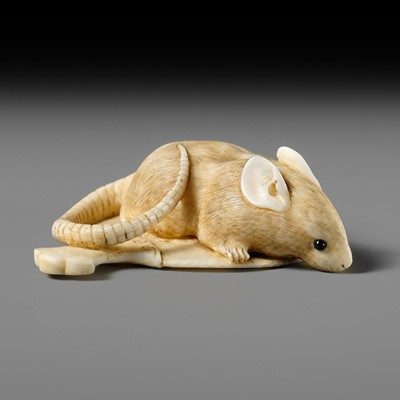 Lot 438 - MASATAMI: A FINE IVORY NETSUKE OF A RAT ON A FAN