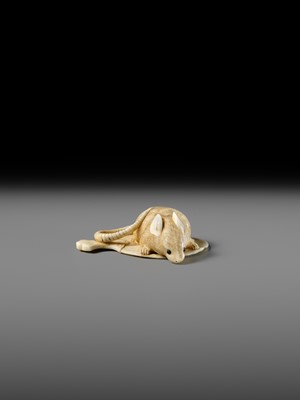 Lot 438 - MASATAMI: A FINE IVORY NETSUKE OF A RAT ON A FAN