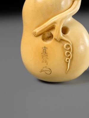 Lot 436 - CHOKUSAI: A FINE IVORY NETSUKE OF A WASP IN A GOURD