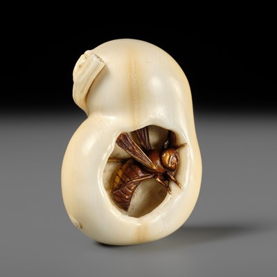 Lot 436 - CHOKUSAI: A FINE IVORY NETSUKE OF A WASP IN A GOURD