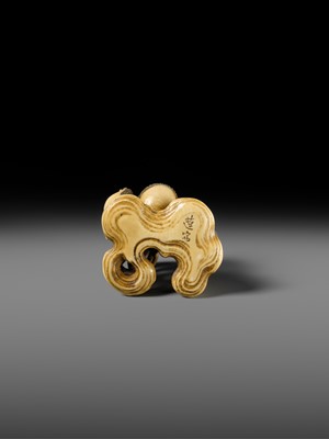 Lot 165 - RANTEI: A SUPERB AND LARGE IVORY NETSUKE OF A COCKEREL WITH TWO HENS AND YOUNG