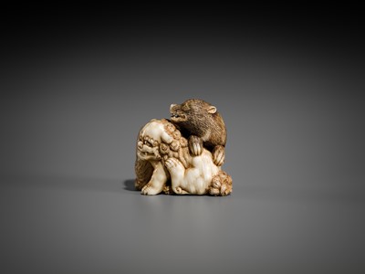 Lot 421 - TOMOCHIKA: AN IVORY NETSUKE OF A SHISHI, BEAR, AND TIGER