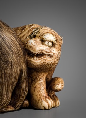 Lot 421 - TOMOCHIKA: AN IVORY NETSUKE OF A SHISHI, BEAR, AND TIGER