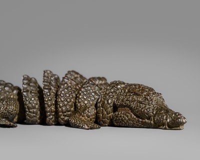 Lot 48 - YASUNOSUKE: A RARE BRONZE ARTICULATED OKIMONO OF A COCODRILE
