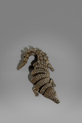 Lot 48 - YASUNOSUKE: A RARE BRONZE ARTICULATED OKIMONO OF A COCODRILE