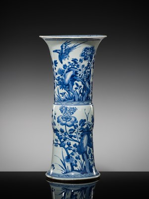 Guggenheim 花瓶 Lot 1111 - A LARGE (53 CM HIGH) BLUE AND WHITE