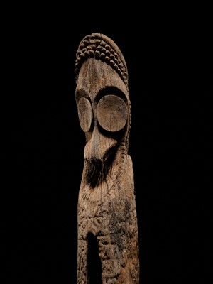 Lot 268 - A LARGE AND IMPRESSIVE HARDWOOD SLIT GONG, ATINGTING KON