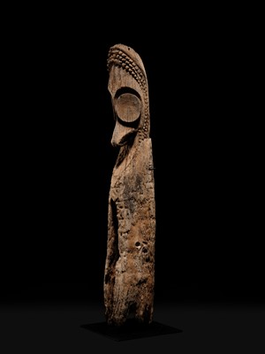 Lot 268 - A LARGE AND IMPRESSIVE HARDWOOD SLIT GONG, ATINGTING KON