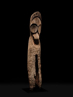 Lot 268 - A LARGE AND IMPRESSIVE HARDWOOD SLIT GONG, ATINGTING KON
