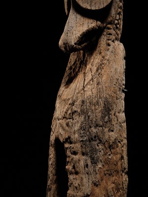 Lot 268 - A LARGE AND IMPRESSIVE HARDWOOD SLIT GONG, ATINGTING KON