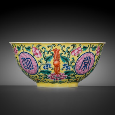 Lot 168 - AN IMPERIAL YELLOW-GROUND FAMILLE ROSE ‘FORI CHANGMING’ BOWL, QIANLONG MARK AND PERIOD