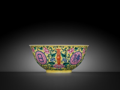 Lot 168 - AN IMPERIAL YELLOW-GROUND FAMILLE ROSE ‘FORI CHANGMING’ BOWL, QIANLONG MARK AND PERIOD