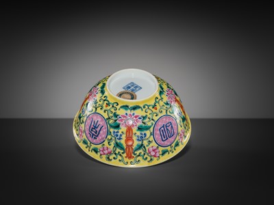 Lot 168 - AN IMPERIAL YELLOW-GROUND FAMILLE ROSE ‘FORI CHANGMING’ BOWL, QIANLONG MARK AND PERIOD