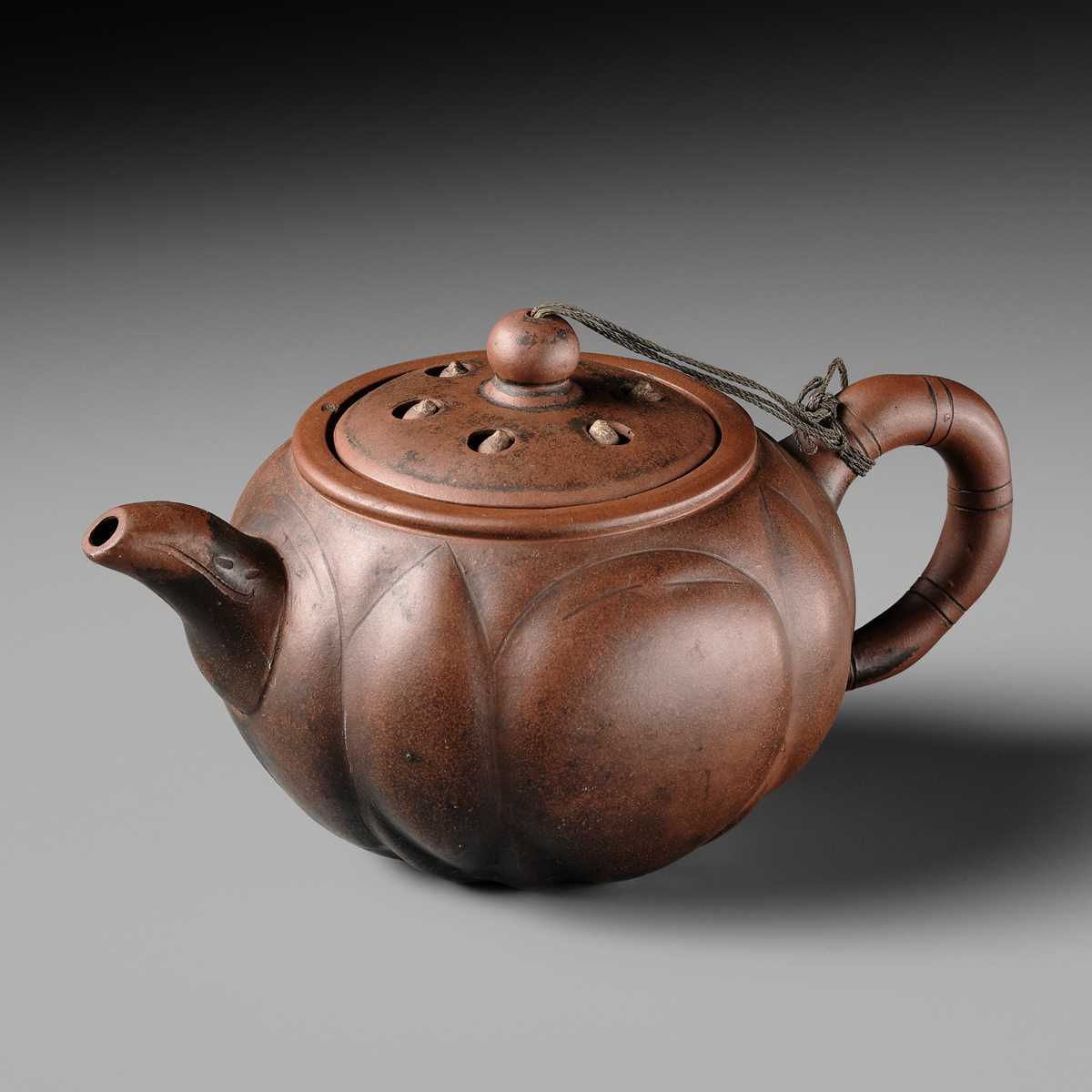 大竹伸朗 AT lanta 1945+50 Lot 542 - AN YIXING STONEWARE 'LOTUS' TEAPOT, QIANLONG