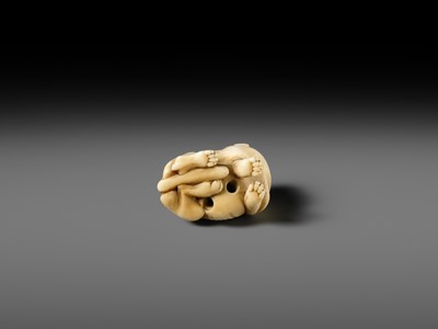 Lot 137 - A KYOTO SCHOOL IVORY NETSUKE OF AN EMACIATED WOLF