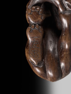 Lot 146 - A FINE WOOD NETSUKE OF A WOLF WITH HAUNCH OF VENISON, ATTRIBUTED TO OKATOMO