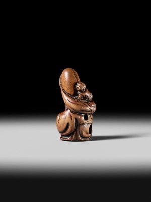 Lot 120 - A SUPERB WOOD NETSUKE OF FUKUROKUJU WITH A KARAKO, ATTRIBUTED TO TSUJI