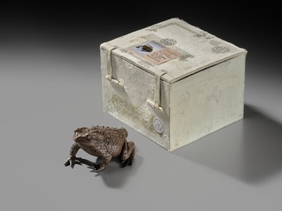Lot 171 - A RARE YIXING FIGURE OF A TOAD, SIGNED CHEN MINGYUAN, EARLY QING DYNASTY