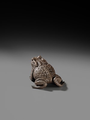 Lot 171 - A RARE YIXING FIGURE OF A TOAD, SIGNED CHEN MINGYUAN, EARLY QING DYNASTY