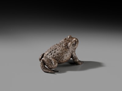 Lot 171 - A RARE YIXING FIGURE OF A TOAD, SIGNED CHEN MINGYUAN, EARLY QING DYNASTY