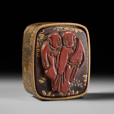 Lot 493 - AN UNUSUAL LACQUER HAKO NETSUKE